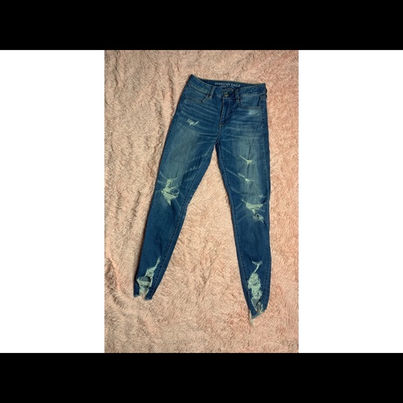 Distressed Mid Rise Jeans - Picture 5 of 6